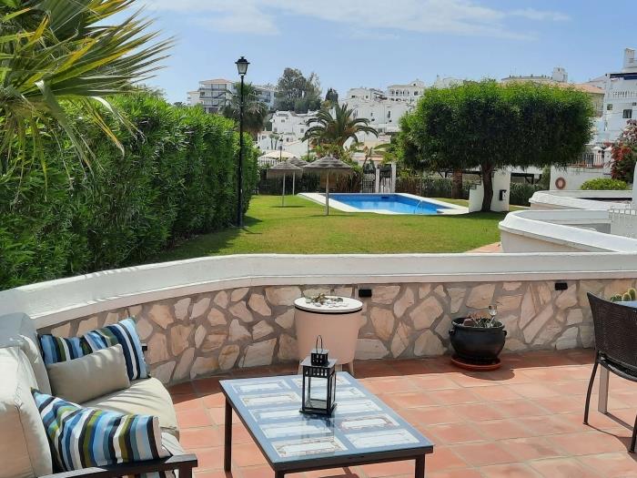 3 bedroom apartment with communal pool