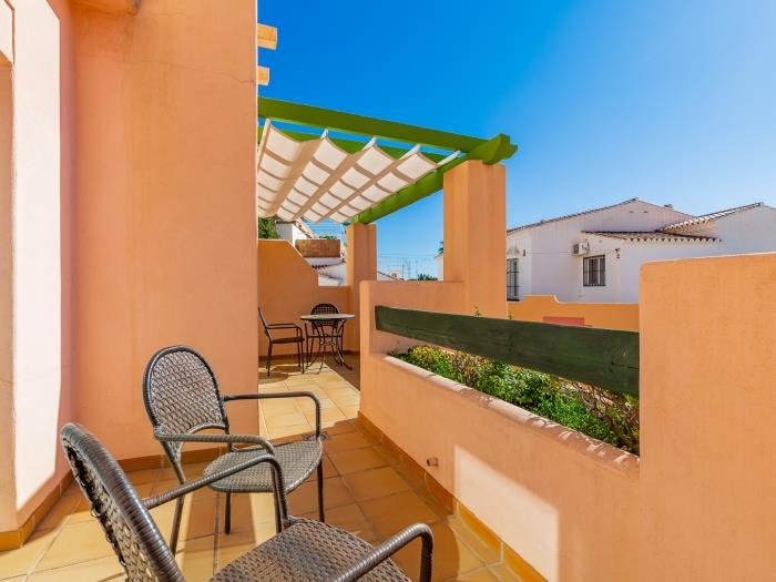 2 bedroom apartment with communal pool
