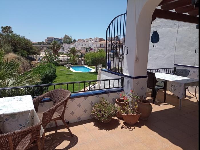 2 bedroom apartment with communal pool